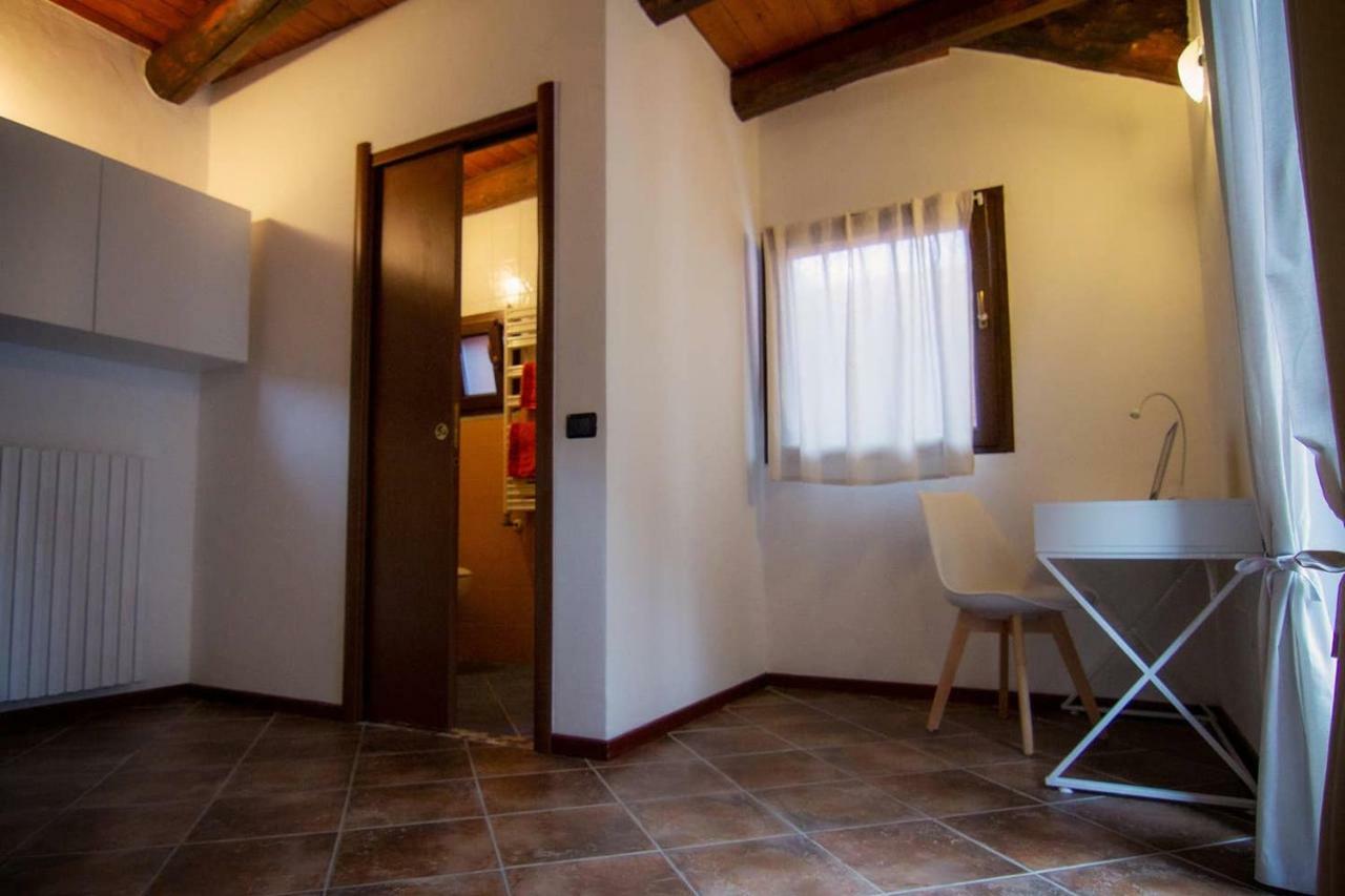 Piccola Casa Vacanze - Small Vacation House Porto Valtravaglia Bagian luar foto