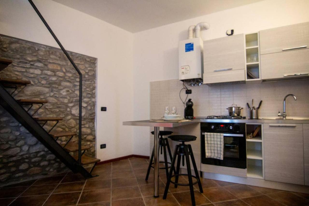 Piccola Casa Vacanze - Small Vacation House Porto Valtravaglia Bagian luar foto