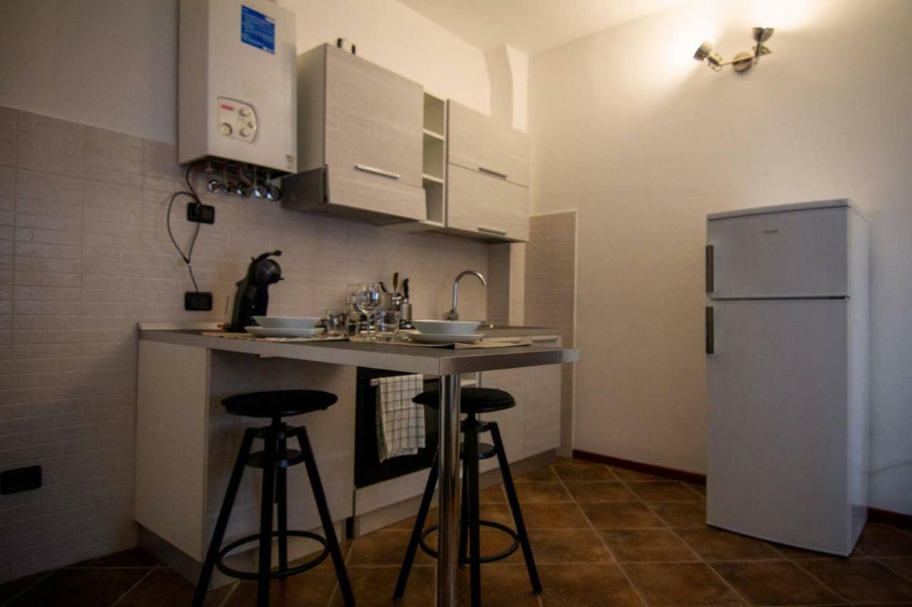Piccola Casa Vacanze - Small Vacation House Porto Valtravaglia Bagian luar foto