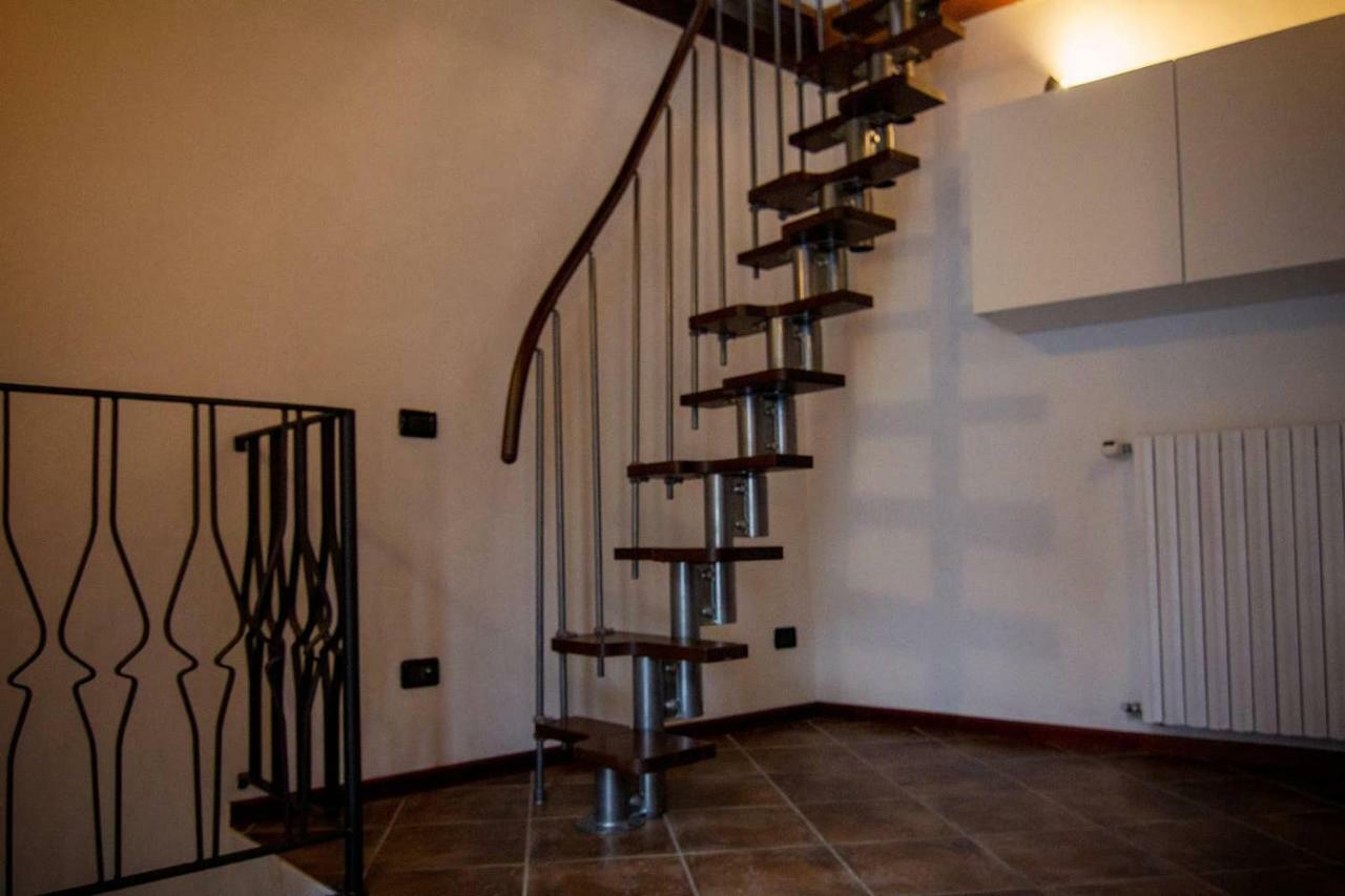 Piccola Casa Vacanze - Small Vacation House Porto Valtravaglia Bagian luar foto