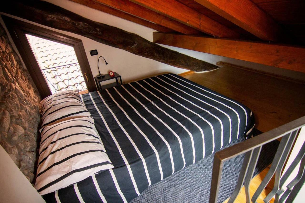 Piccola Casa Vacanze - Small Vacation House Porto Valtravaglia Bagian luar foto